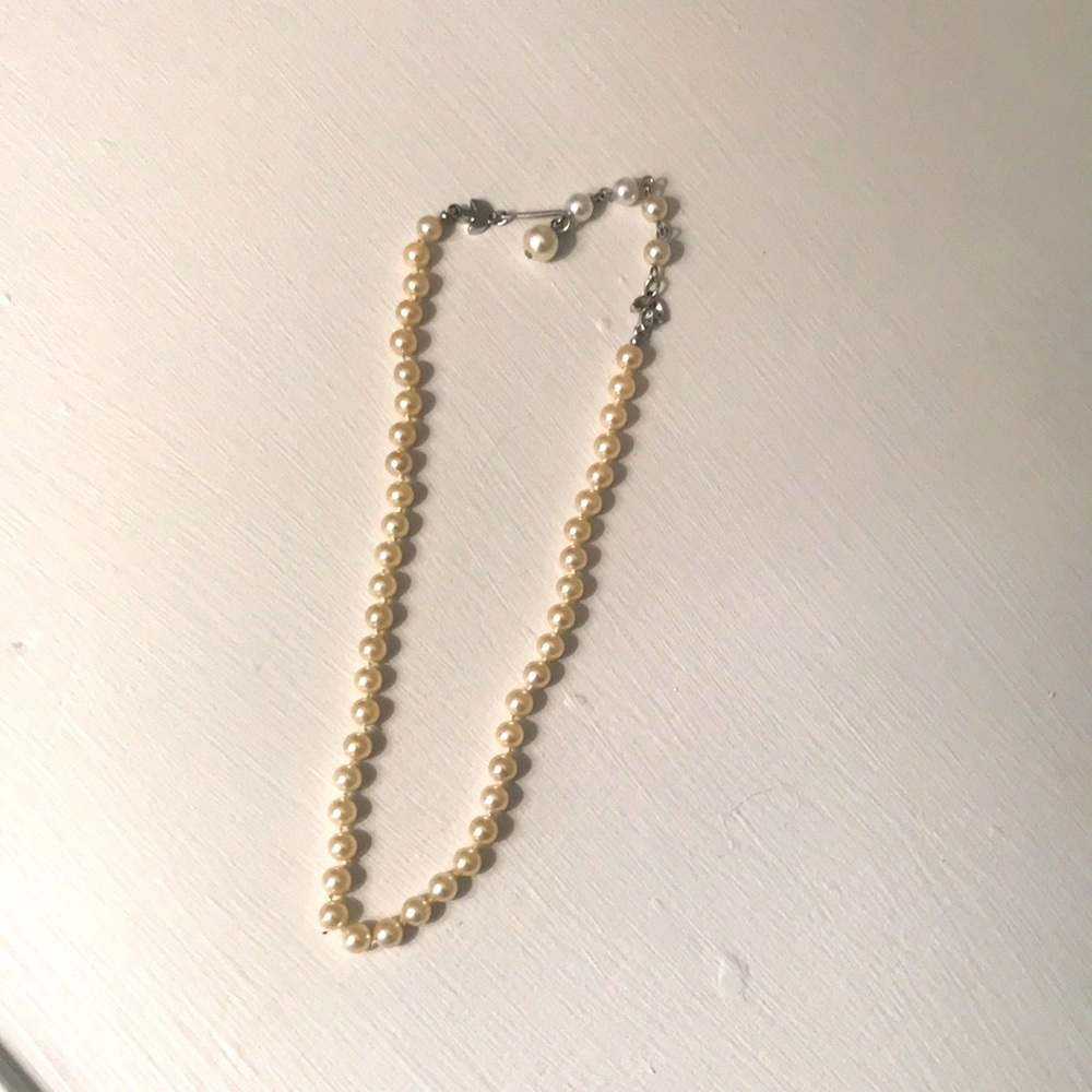 White rose pearl necklace